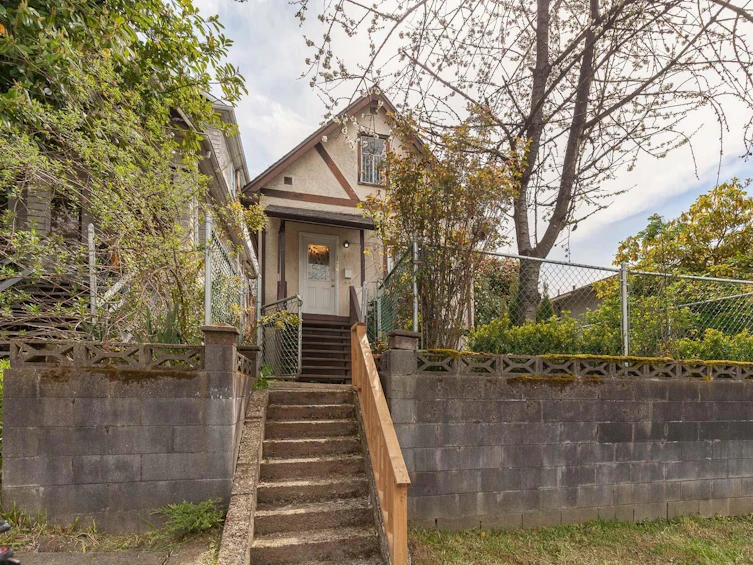 1536 East 12th Avenue, Vancouver, BC, V5N 2A3