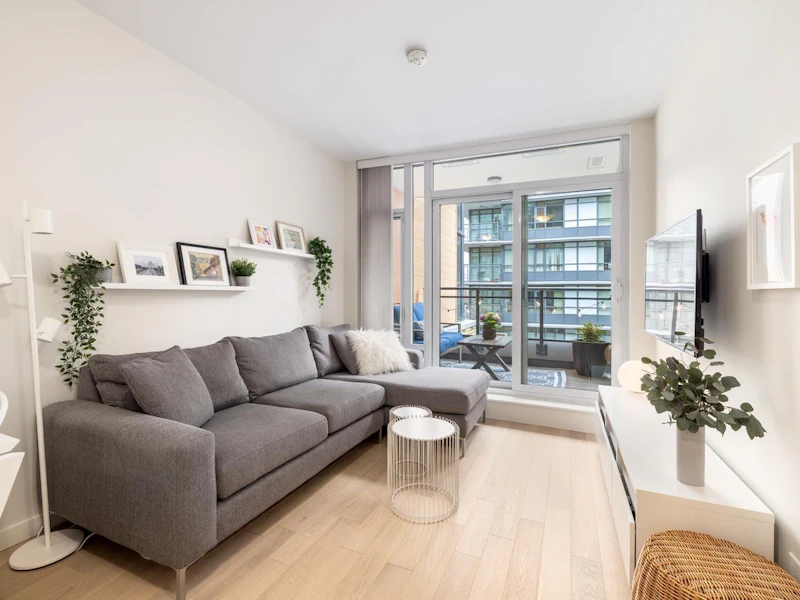 318 - 2033 W 10th Avenue, Vancouver BC