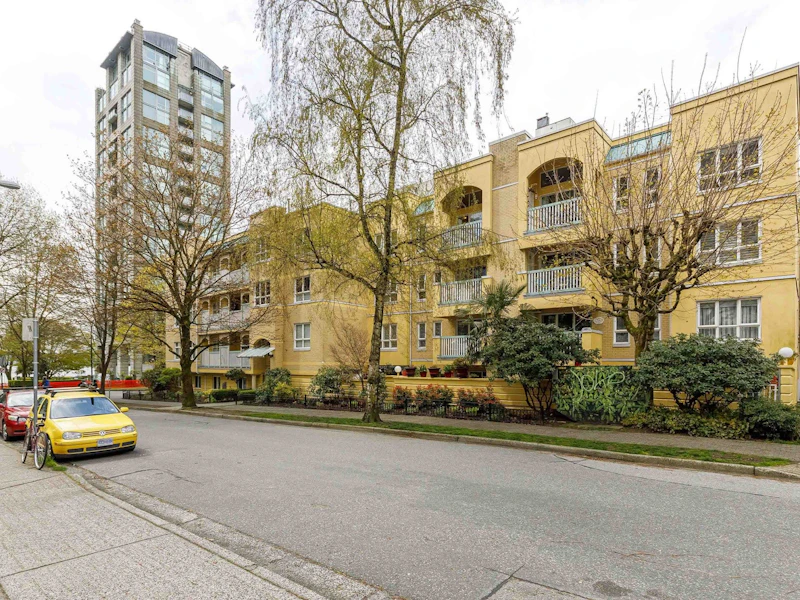 202 - 1125 Gilford Street, Vancouver BC V6G 2P7