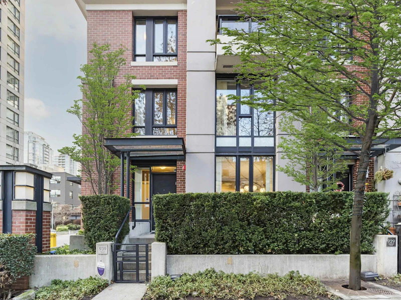 939 Mainland Street, Vancouver BC V6B 1S3