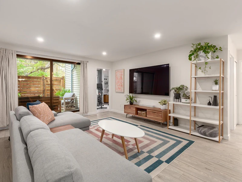 110 - 1422 E 3rd Avenue, Vancouver BC V5N 5R5
