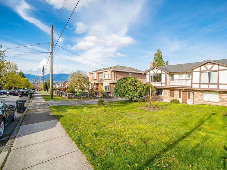 6252 Selma Avenue, Burnaby, BC, V5H 3R2
