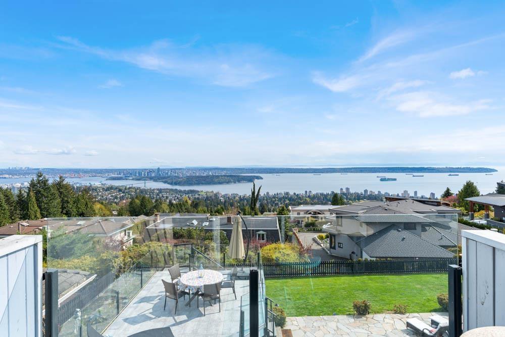 1402 Chippendale Road, West Vancouver, BC, V7S 2N6