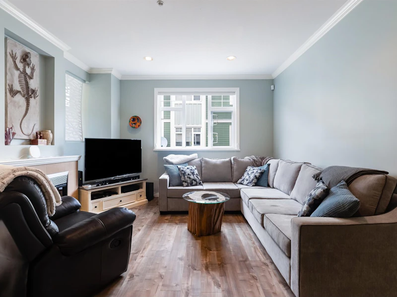 8 - 2039 Clarke Street, Port Moody BC V3H 1Y3