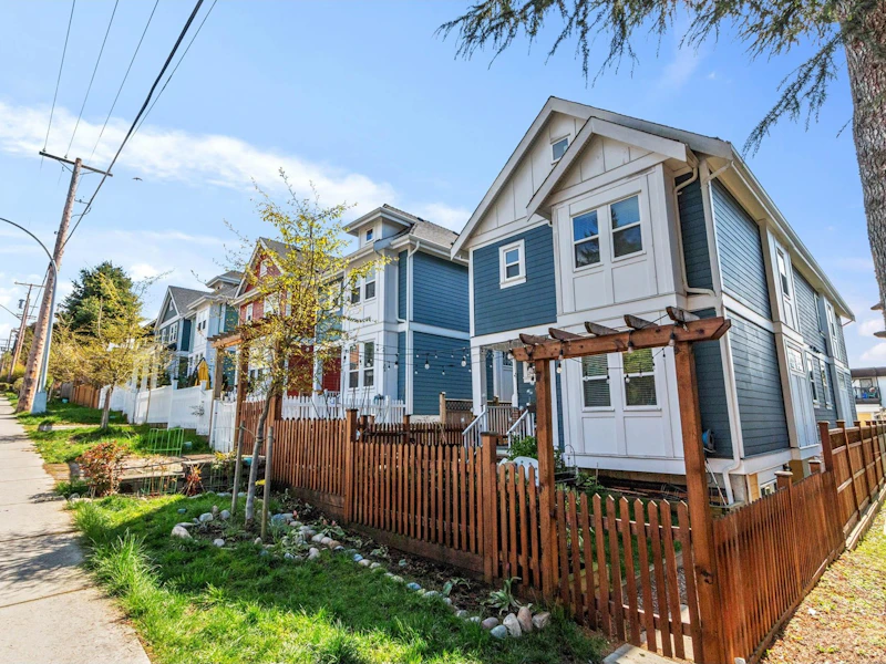 2 - 1022 Fourth Avenue, New Westminster BC