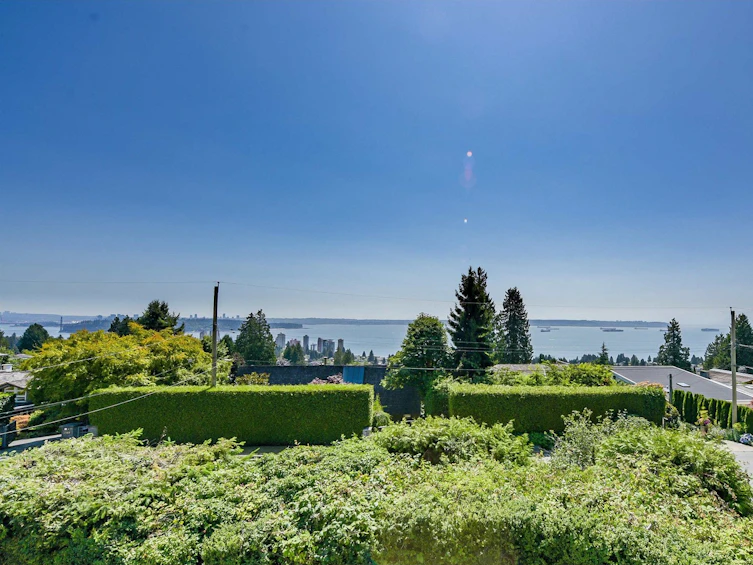 2365 Queens Avenue, West Vancouver, BC, V7V 2Y7