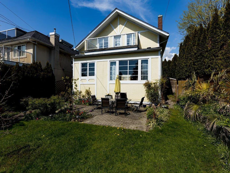 622 E 8th Street, North Vancouver BC V7L 1Z8