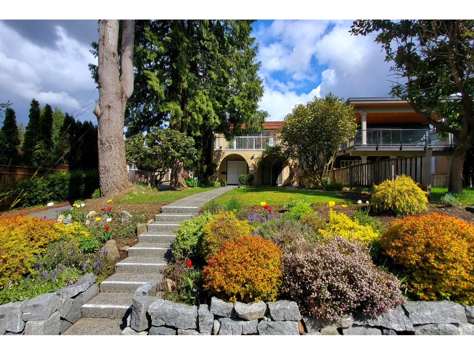 530 West 19th Street, North Vancouver, BC, V7M 1X9
