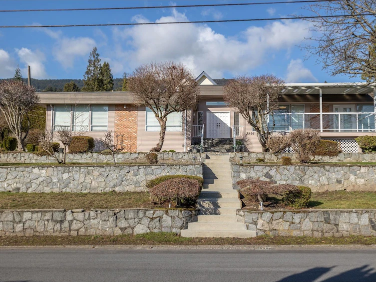 2395 Mathers Avenue, West Vancouver, BC, V7V 2H7