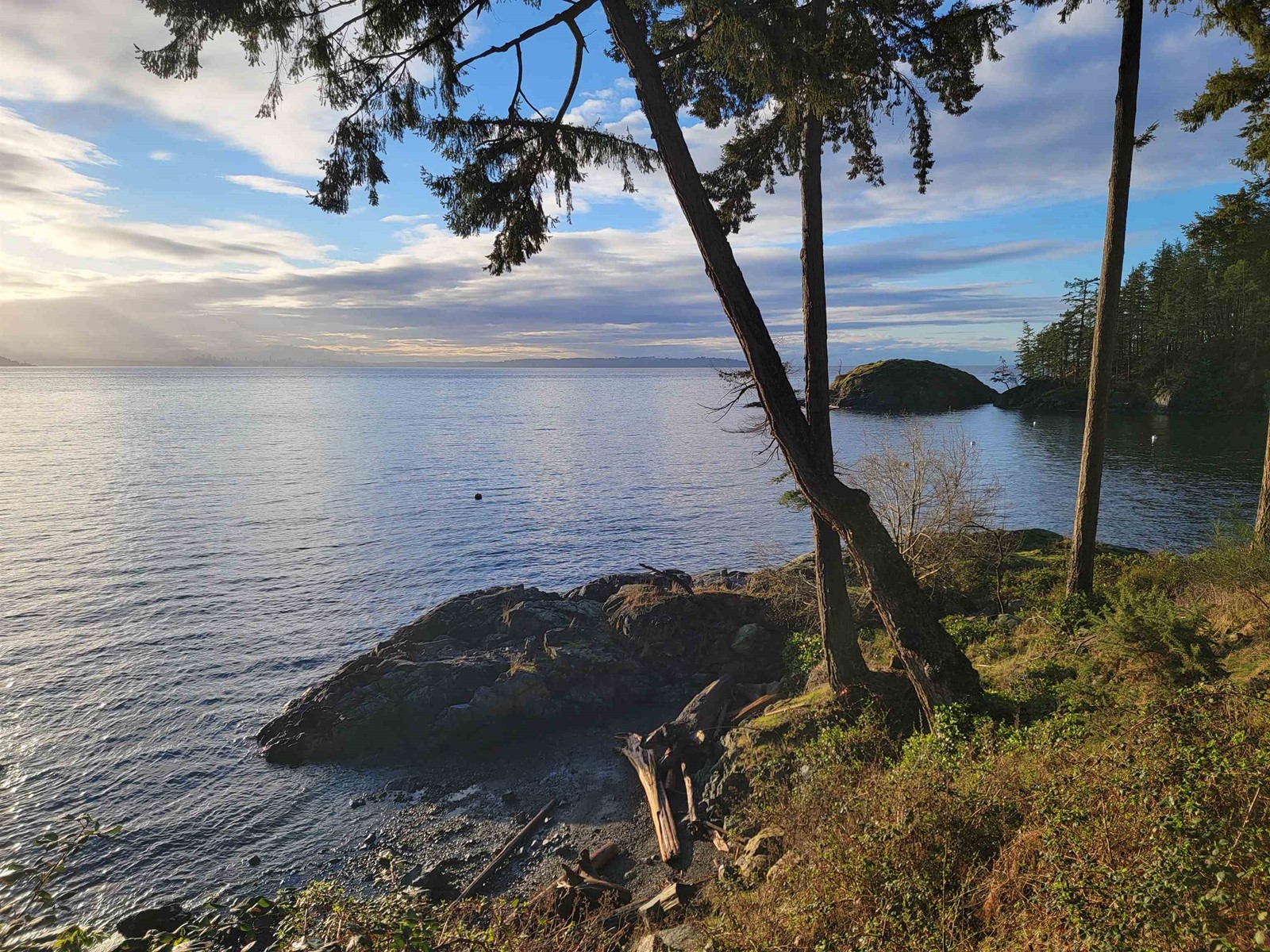 241 Shore Lane, Bowen Island, BC, V0N 1G2
