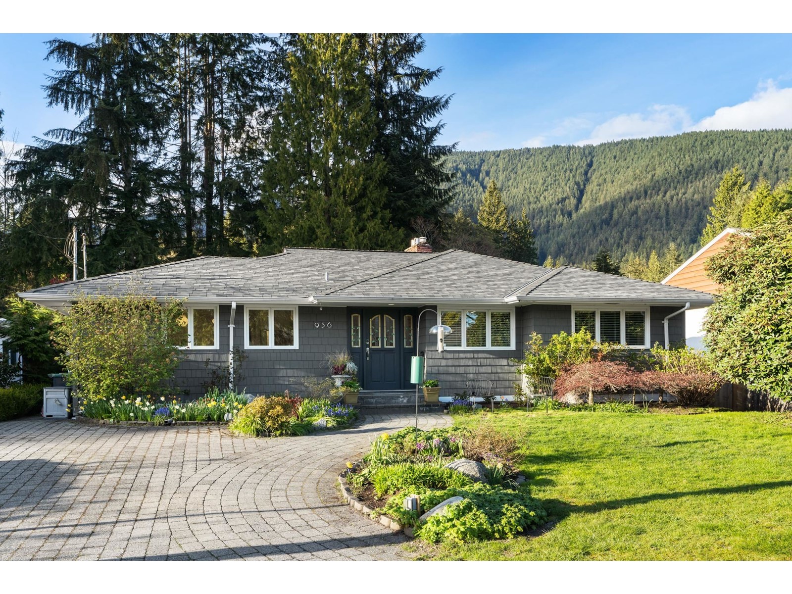 956 Belvista Crescent, North Vancouver, BC, V7R 2B4