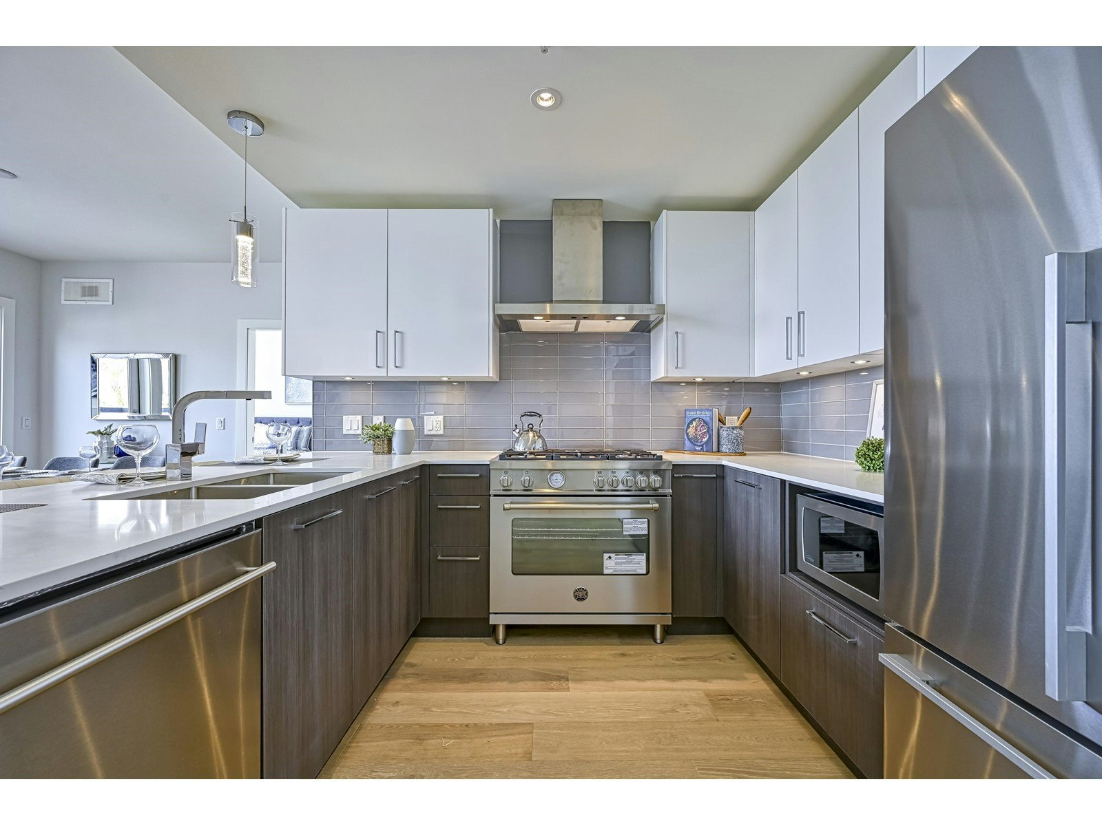 302-13040 No. 2 Road, Richmond, BC, V7E 2G1