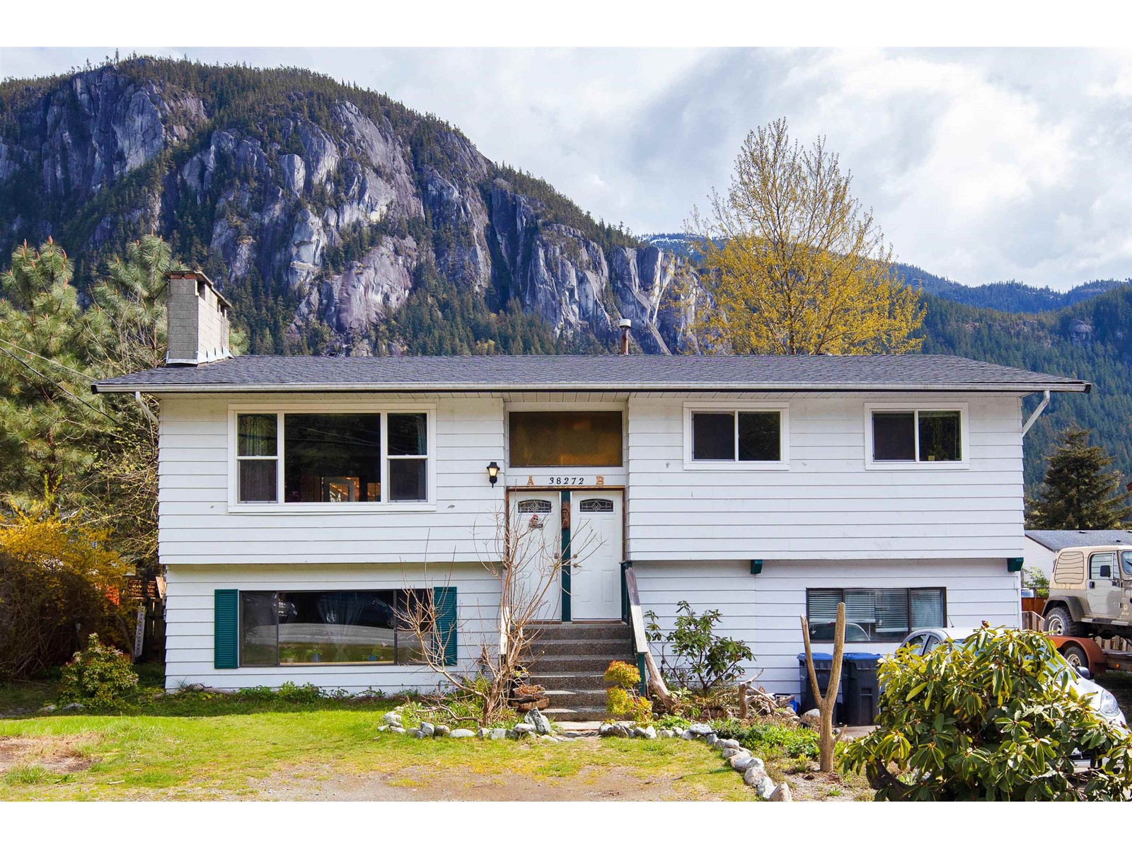 38272 Westway Avenue, Squamish, BC, V8B 0Y5