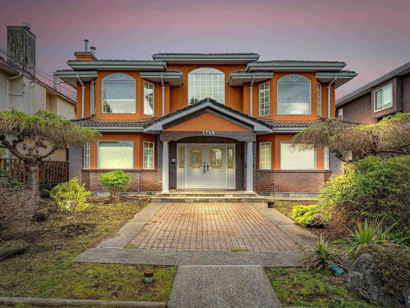 5709 Pioneer Avenue, Burnaby BC V5H 2X5