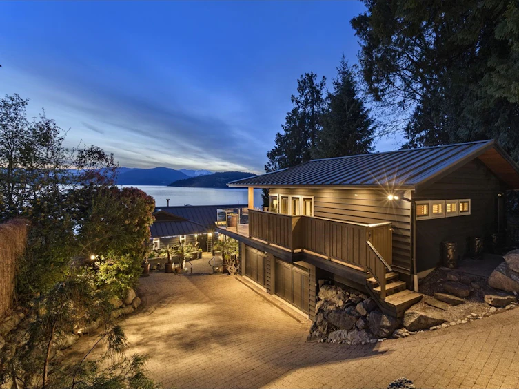 8735 Lawrence Way, West Vancouver, BC, V7W 2T7
