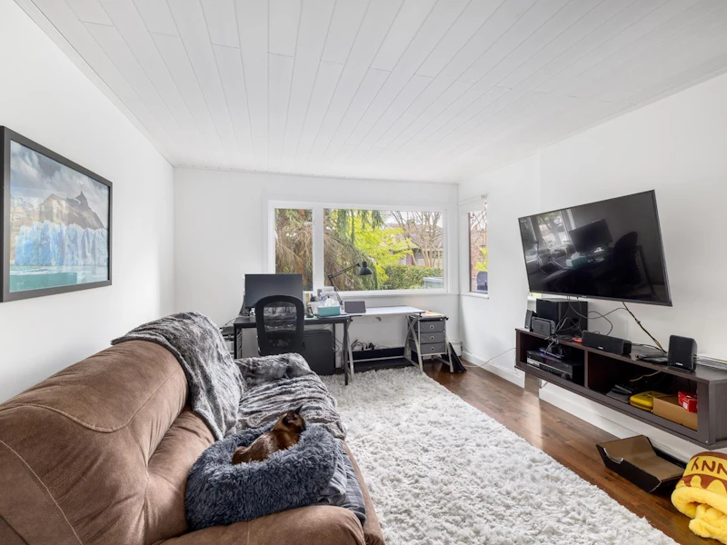 220 - 830 E 7th Avenue, Vancouver BC V5T 4J2