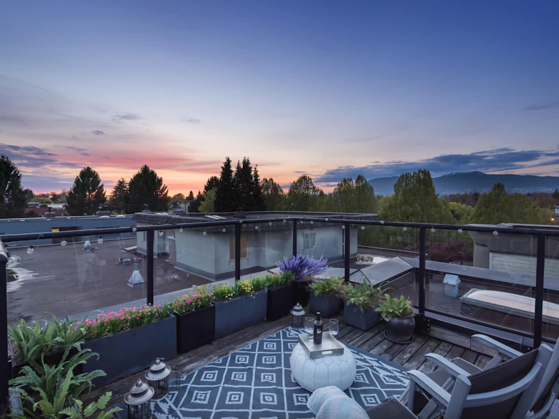 10 - 1966 York Avenue, Vancouver BC V6J 1E3