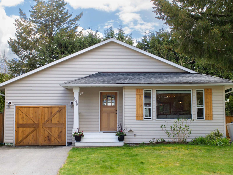 1016 Edgewater Crescent, Squamish BC V8B 0E7