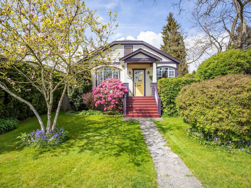 756 E 14th Street, North Vancouver BC V7L 2P4