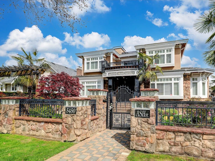 5450 Ash Street, Vancouver, BC, V5Z 3G6