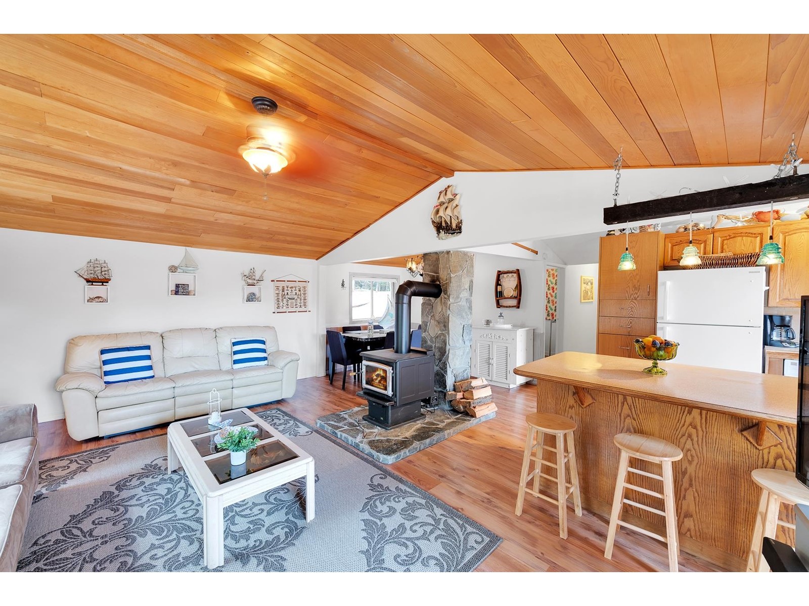 493 Abbott Road, Mayne Island, BC, V0N 2J1