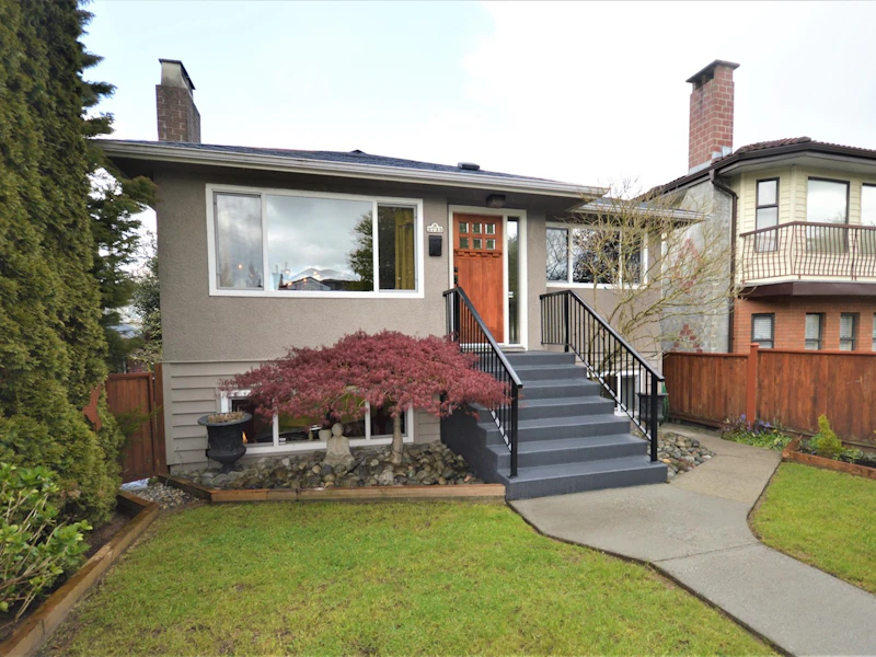 2733 Parker Street, Vancouver BC V5K 2T6