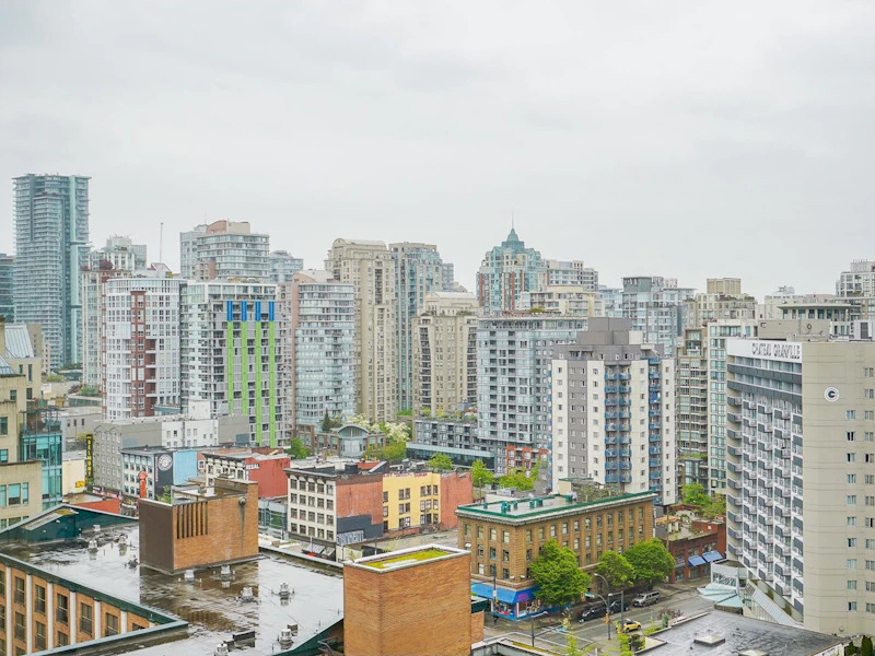 1905 - 1189 Howe Street, Vancouver BC V6Z 2X4
