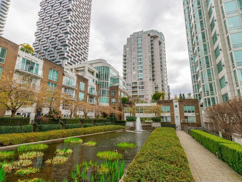 616 - 888 Beach Avenue, Vancouver BC V6Z 2P9