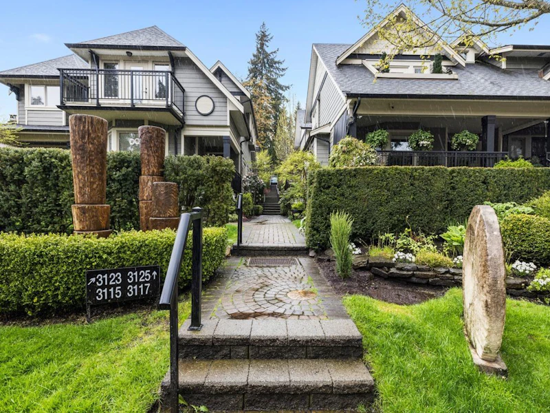 3125 Sunnyhurst Road, North Vancouver BC V7K 2G4