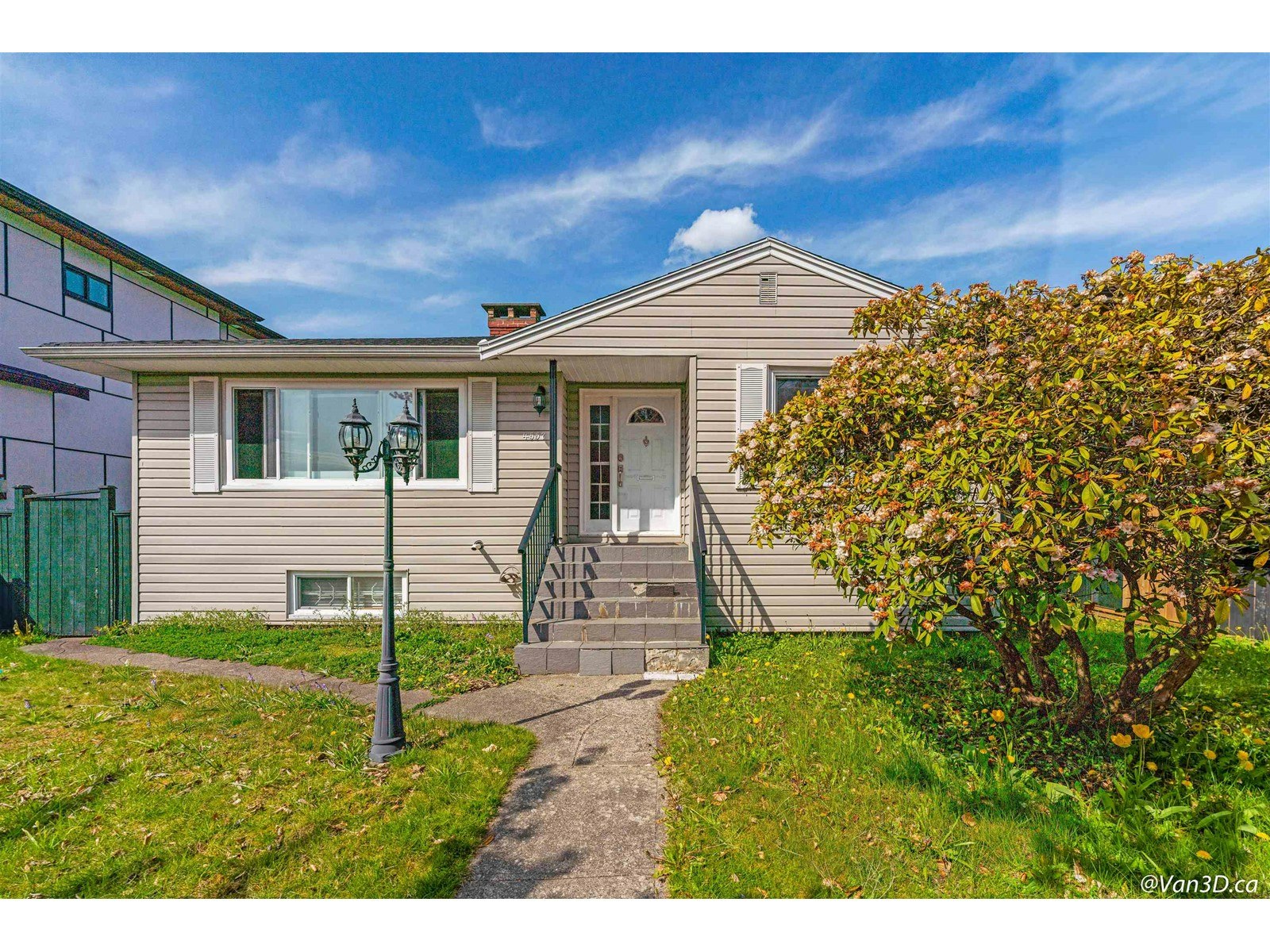 4557 Parker Street, Burnaby, BC, V5C 3E1