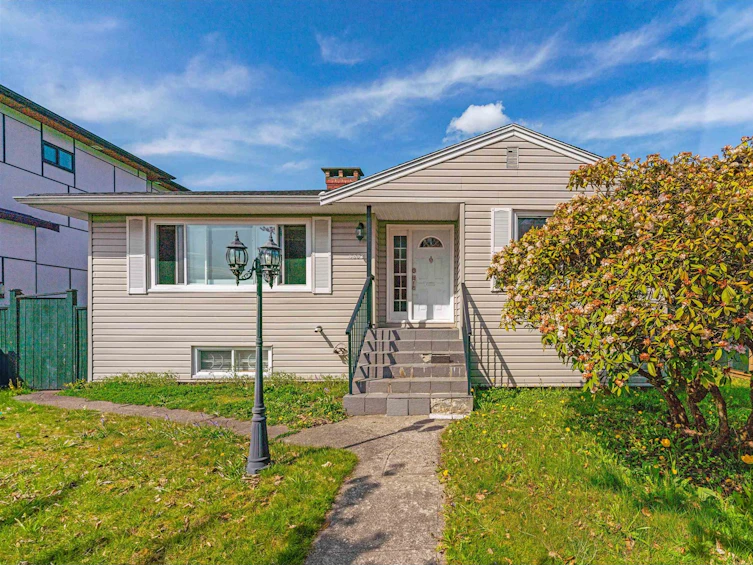 4557 Parker Street, Burnaby, BC, V5C 3E1