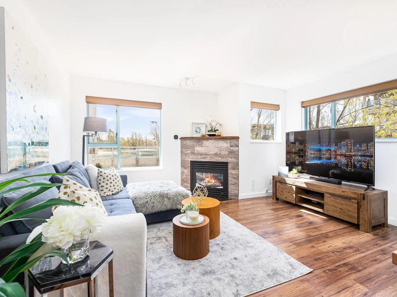 102 - 1085 W 17th Street, North Vancouver BC V7P 3R3