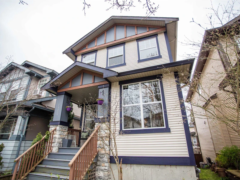 24274 102a Avenue, Maple Ridge BC V2W 1X8