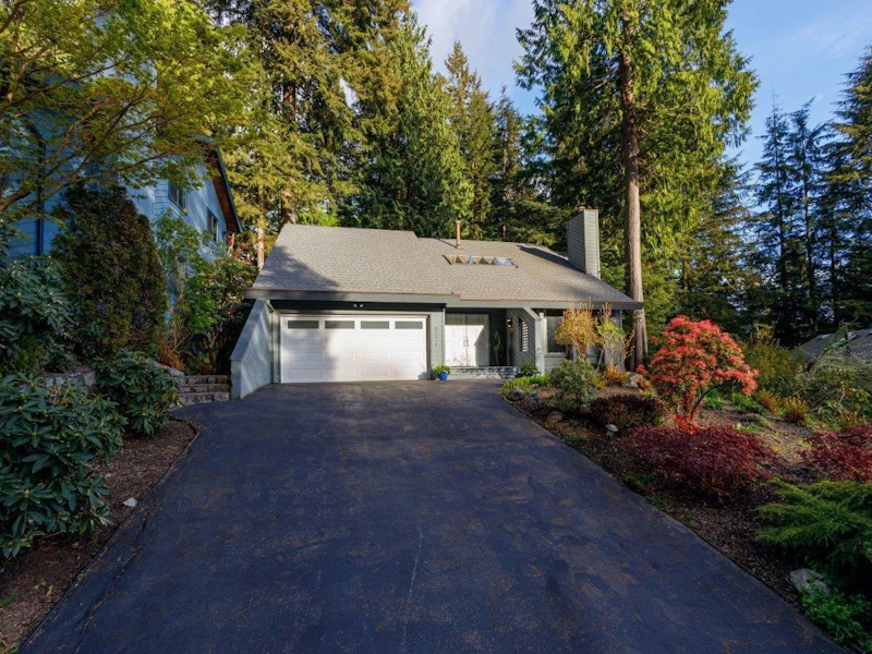 5520 Huckleberry Lane, North Vancouver BC V7R 4N8