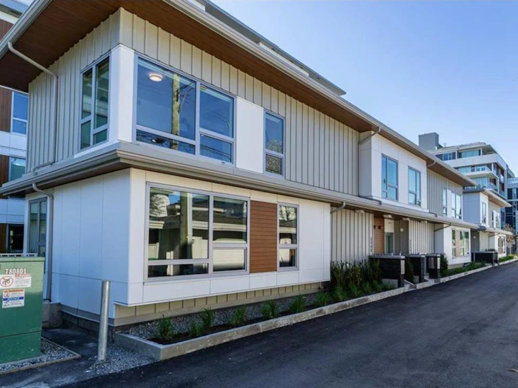 5048 Cambie Street, Vancouver, BC, V5Z 2Z5