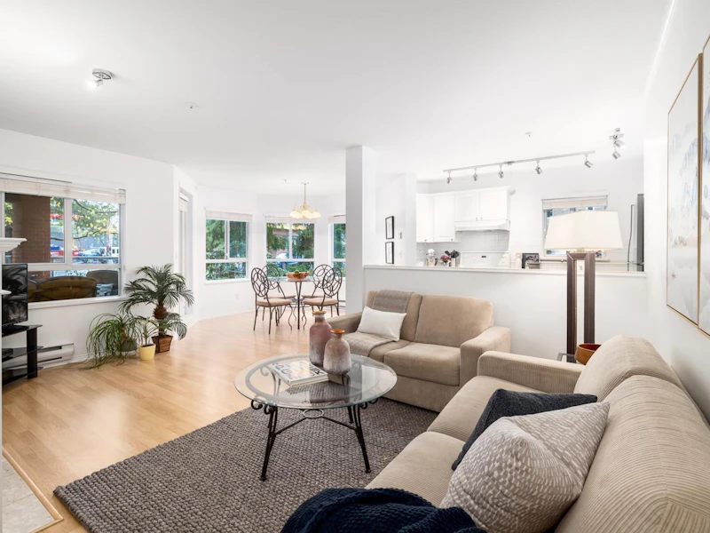 210 - 128 W 8th Street, North Vancouver BC V7M 3M1