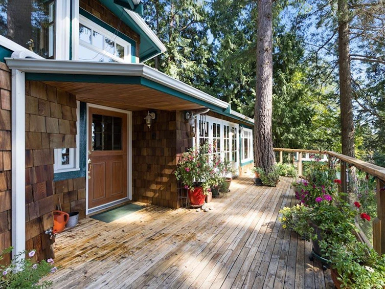 4615 Marine Drive, West Vancouver, BC, V7W 2P1