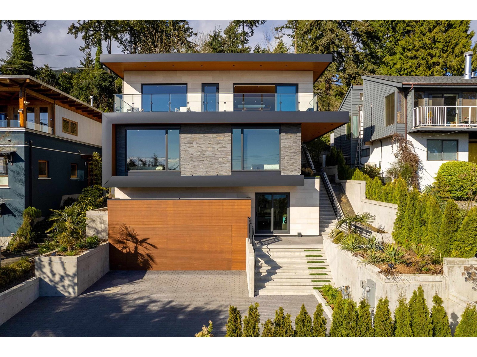 3325 Marine Drive, West Vancouver, BC, V7V 1M8