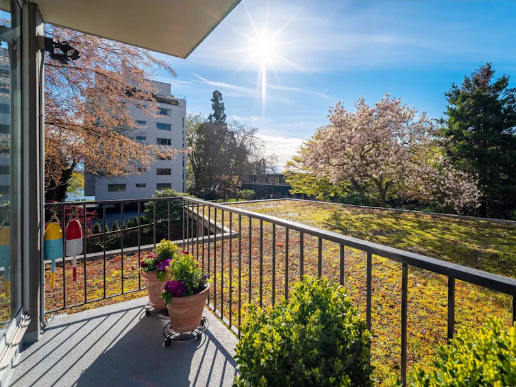 304-2055 Pendrell Street, Vancouver, BC, V6G 1T9