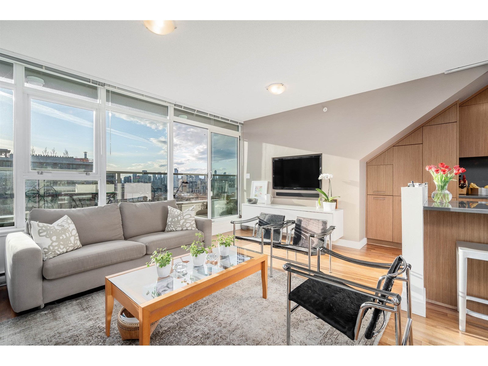 PH5-250 East 6th Avenue, Vancouver, BC, V5T 0B7