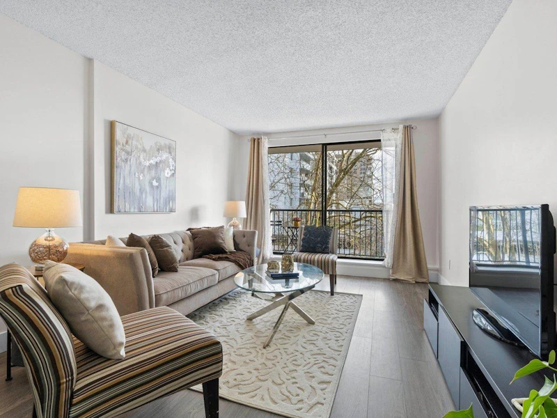 207 - 150 E 15th Street, North Vancouver BC