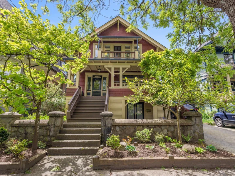1826 Grant Street, Vancouver BC V5L 2Y8