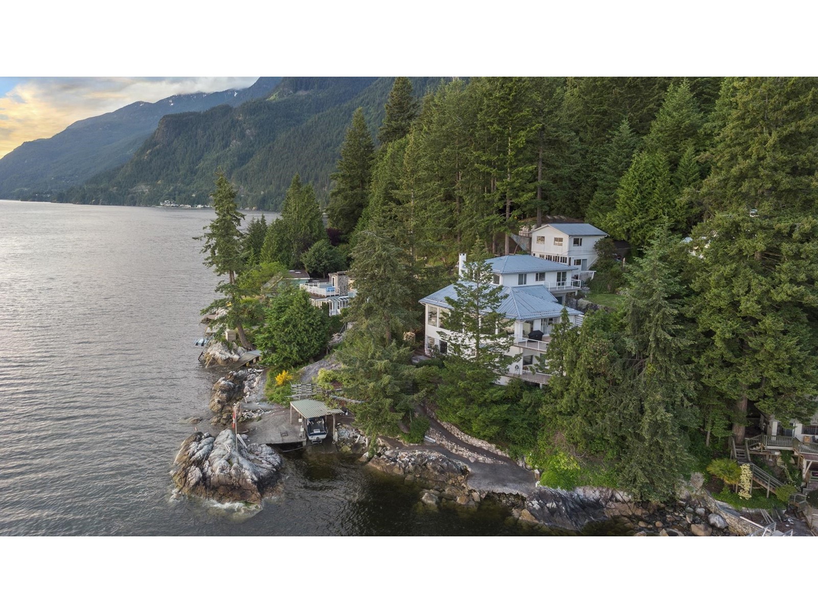 6 Montizambert Wynd, West Vancouver, BC, V7W 1R8