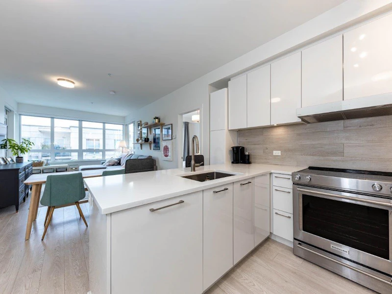 405 - 711 W 14th Street, North Vancouver BC