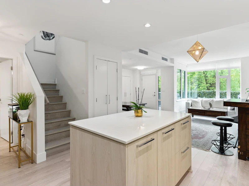 102 - 680 Seylynn Crescent, North Vancouver BC