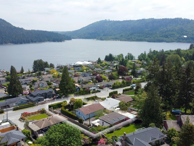 571 N Dollarton Highway, North Vancouver BC V7G 1N3