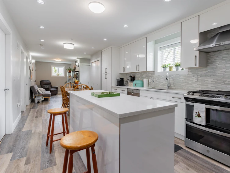 2503 Oxford Street, Vancouver, BC, V5K 1M9