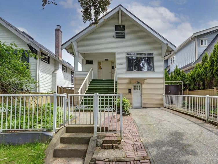 4046 Beatrice Street, Vancouver, BC, V5N 4H6