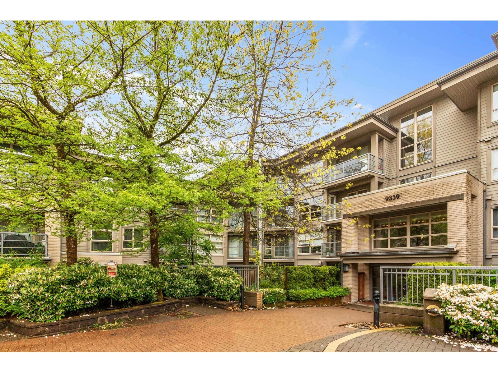 303-9339 University Crescent, Burnaby, BC, V5A 4Y1