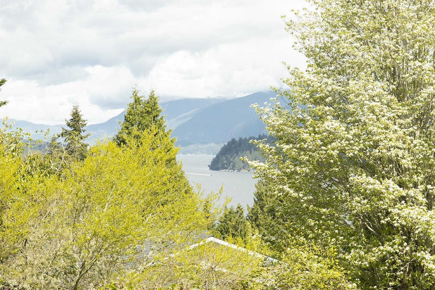 6143 South Gale Avenue, Sechelt, BC, V7Z 0L5